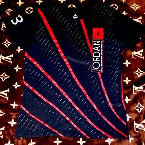 EUC Retro Air Jordan 11”s Tee!